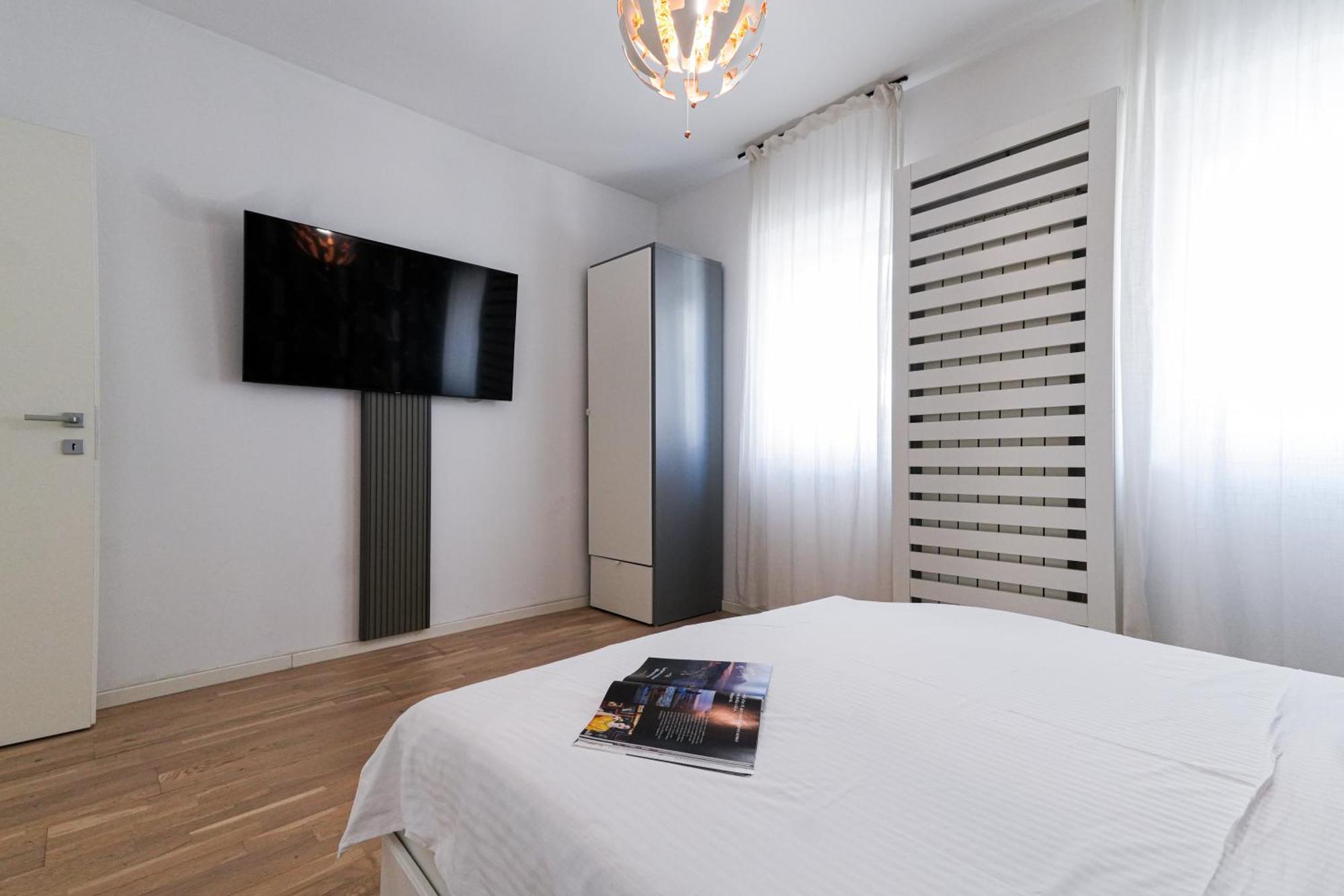 Maria - Modern Apartment With Parking And Workspace Бухарест Экстерьер фото